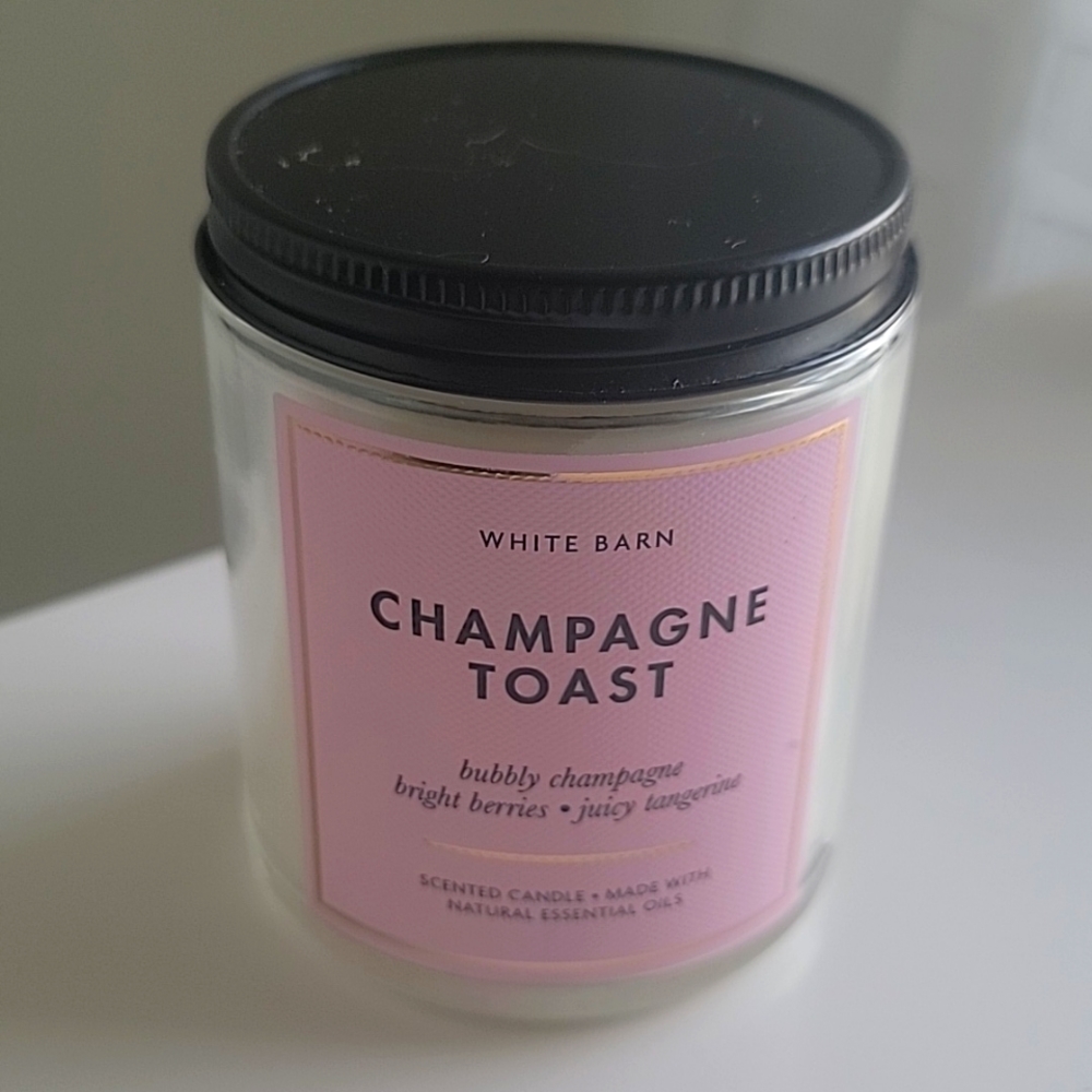 Brand new candle ! Smells delicious! I ship same day